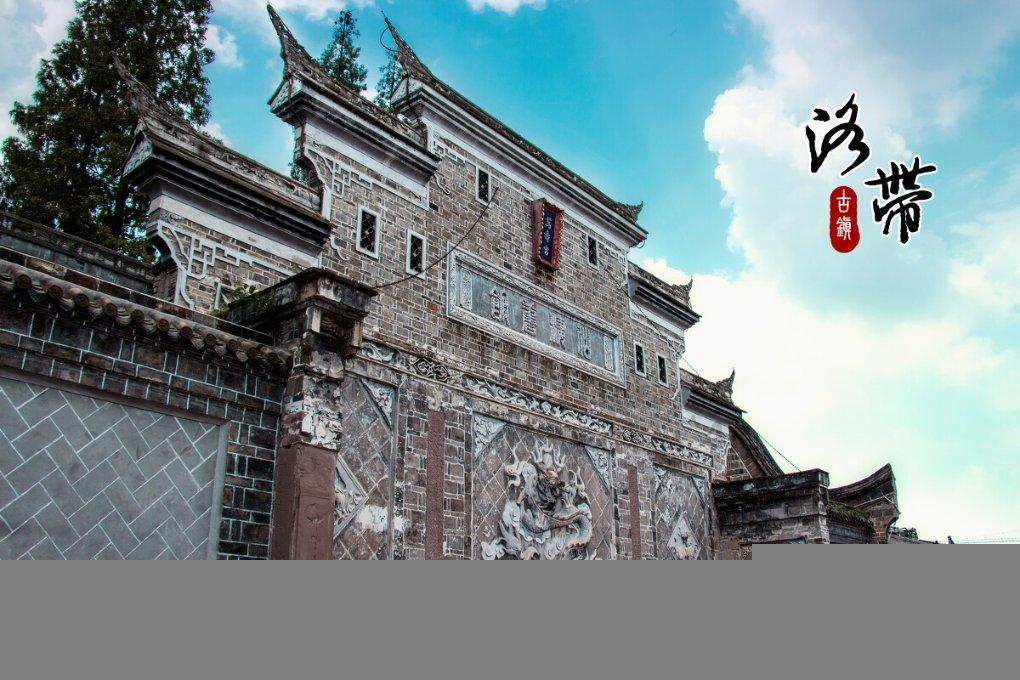 央视主持胡蝶:美貌才华并存,嫁导演陆川9年育2娃,如今生活幸福