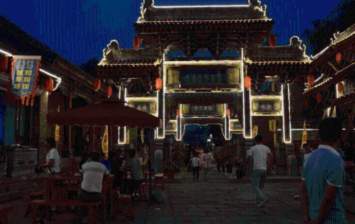 公交“让”出温情斑马线